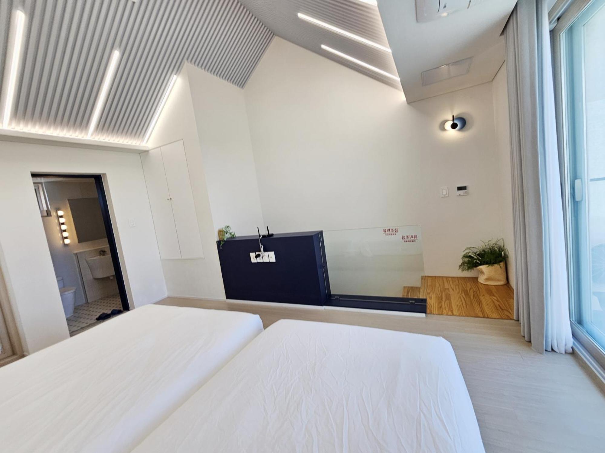 סאוגוויפו Jeju Badayeon Villa מראה חיצוני תמונה