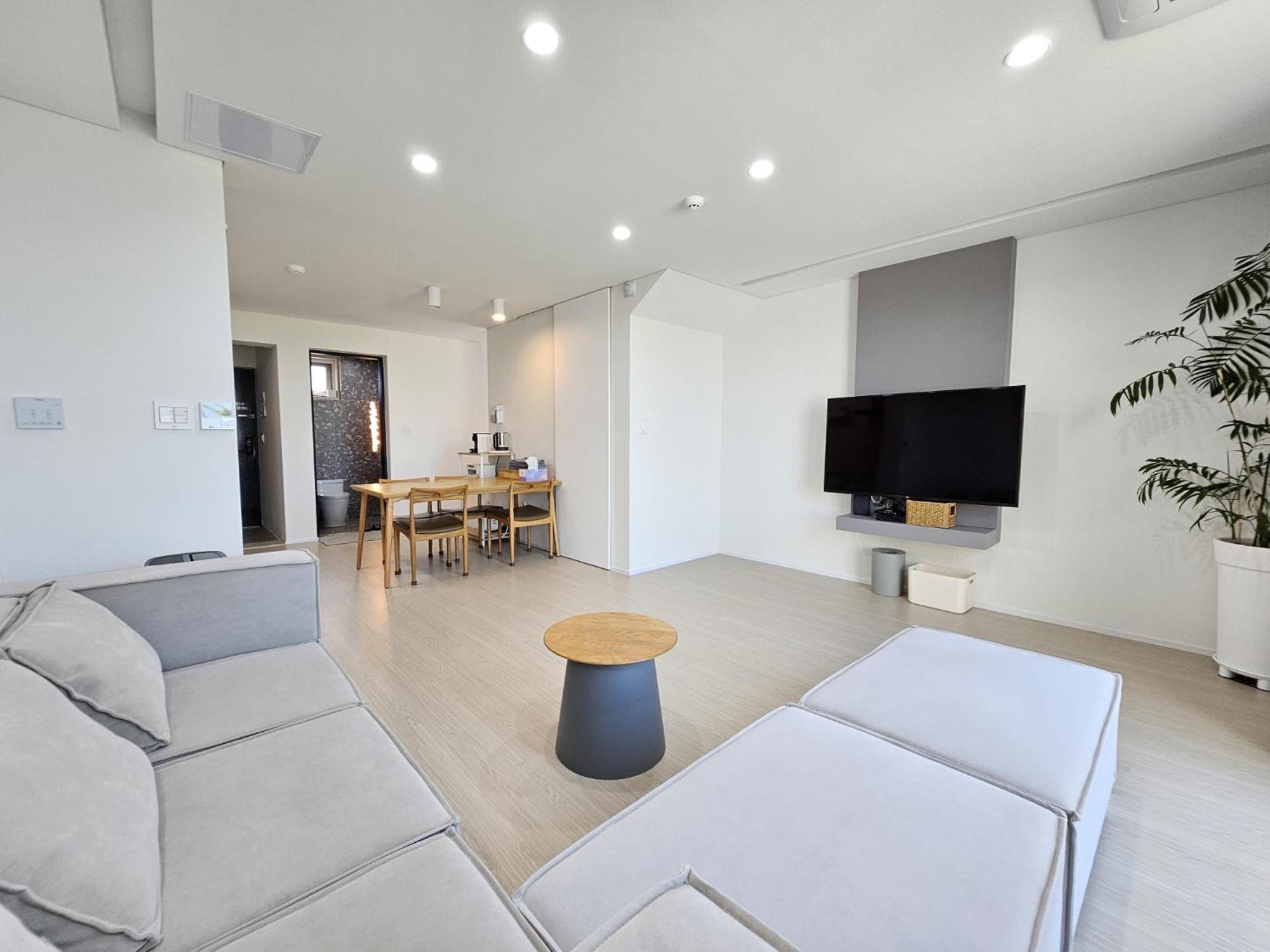 סאוגוויפו Jeju Badayeon Villa מראה חיצוני תמונה