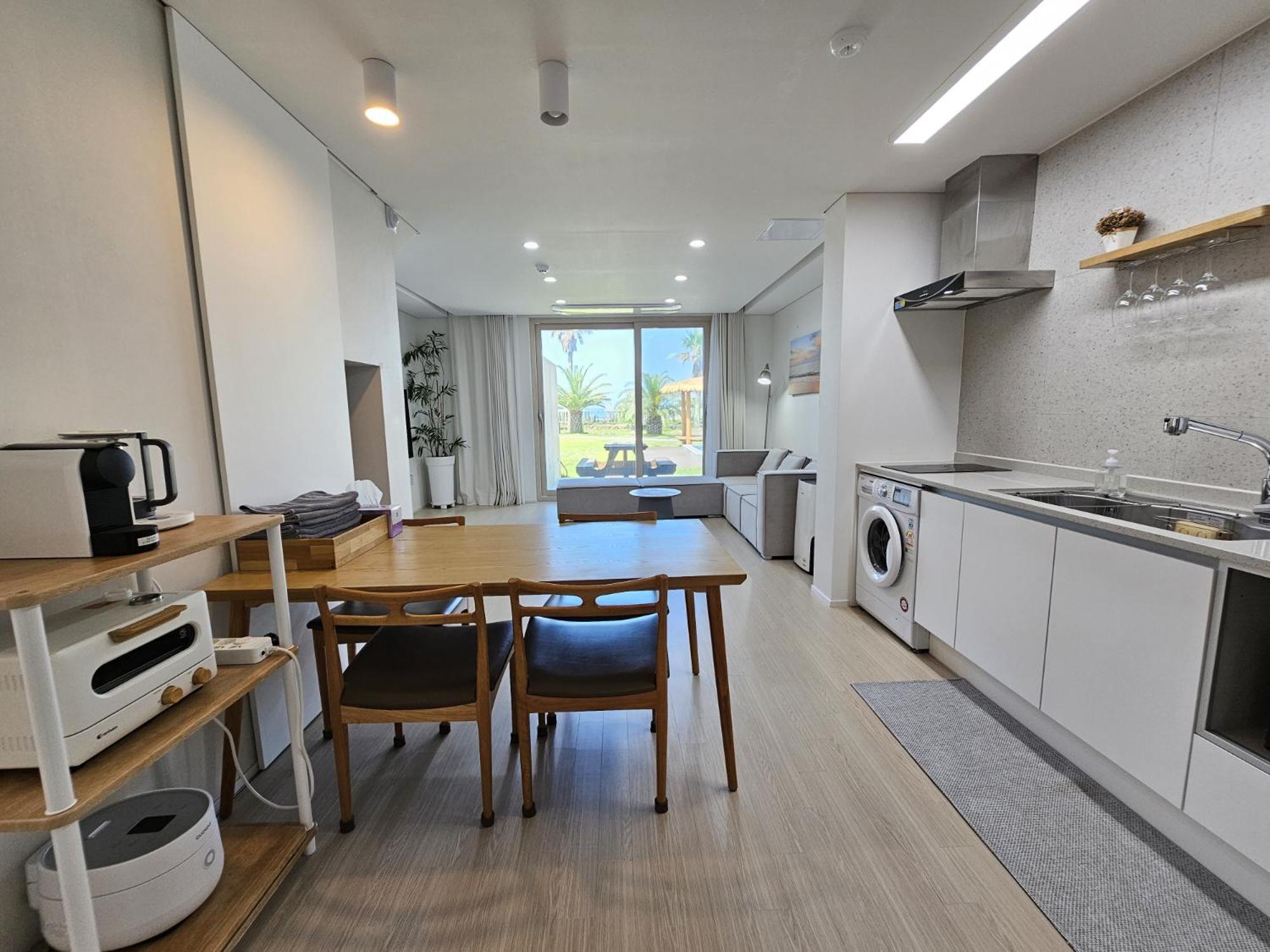 סאוגוויפו Jeju Badayeon Villa מראה חיצוני תמונה