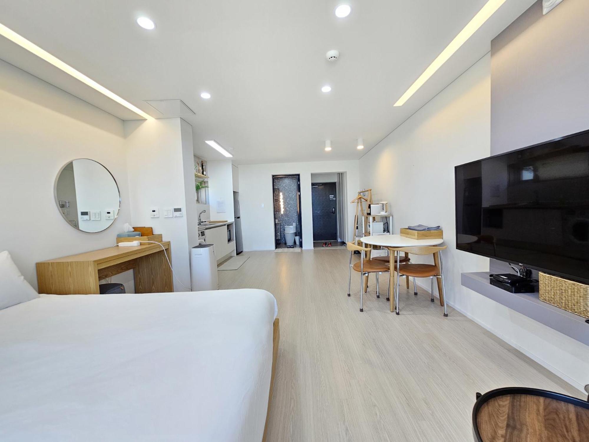 סאוגוויפו Jeju Badayeon Villa מראה חיצוני תמונה