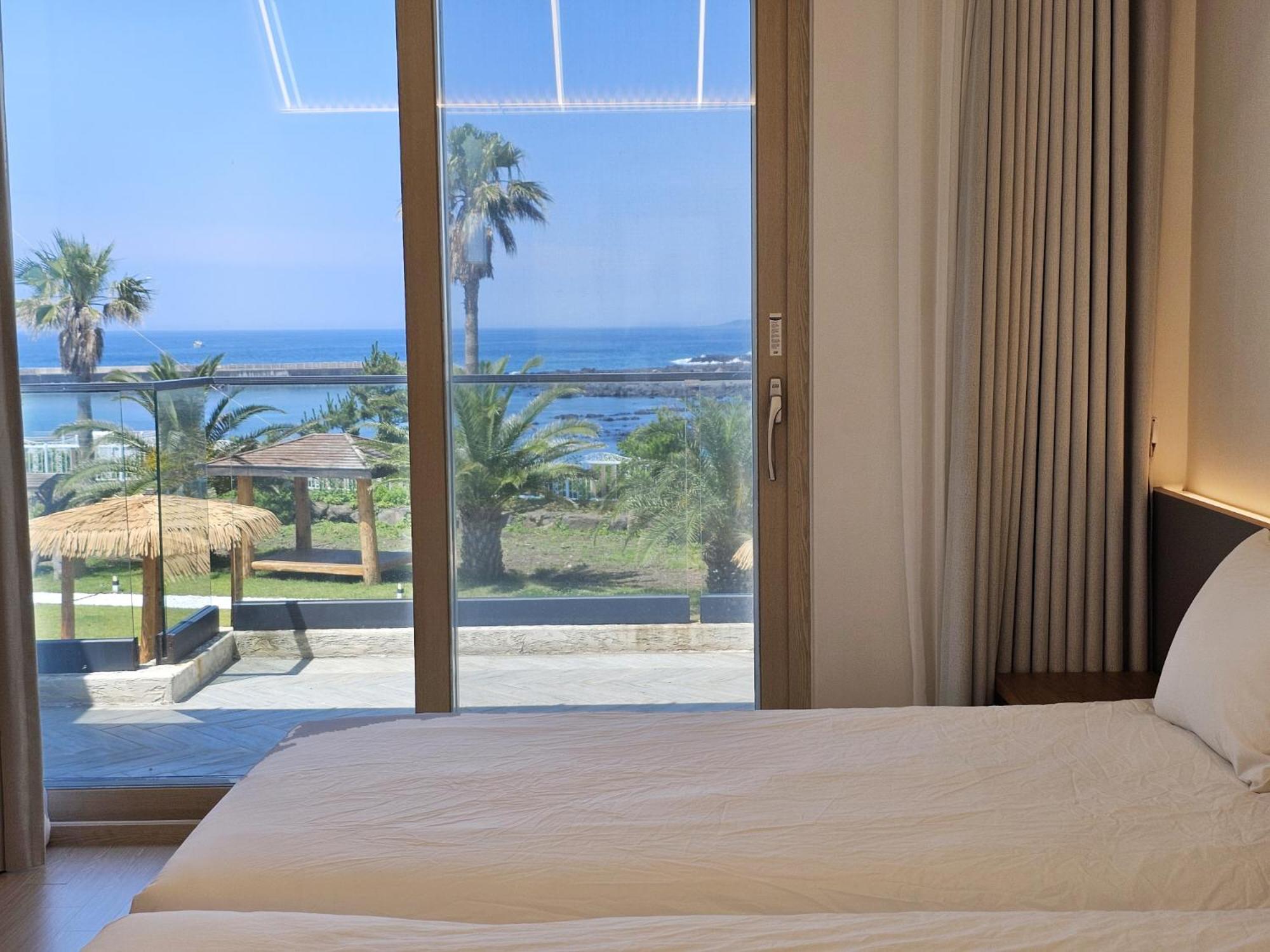 סאוגוויפו Jeju Badayeon Villa מראה חיצוני תמונה
