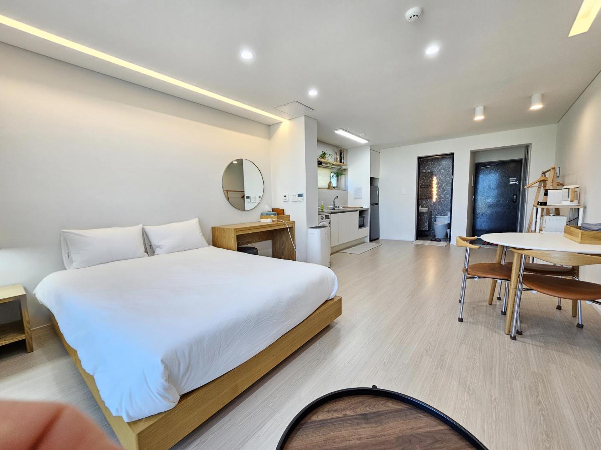 סאוגוויפו Jeju Badayeon Villa מראה חיצוני תמונה