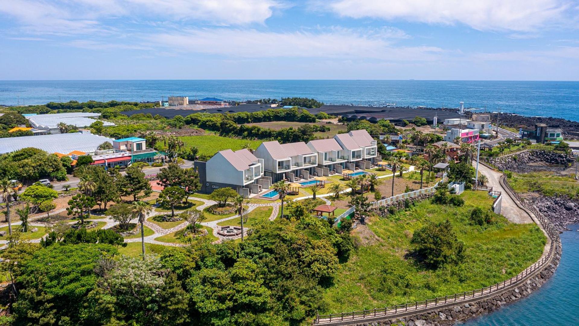 סאוגוויפו Jeju Badayeon Villa מראה חיצוני תמונה