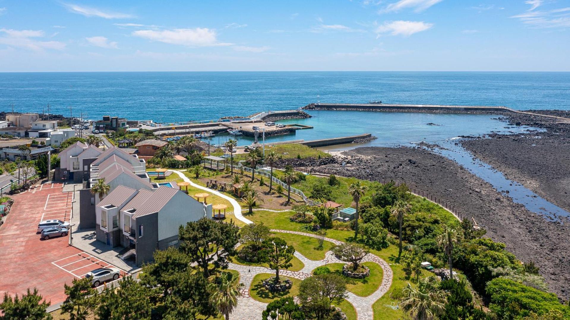 סאוגוויפו Jeju Badayeon Villa מראה חיצוני תמונה
